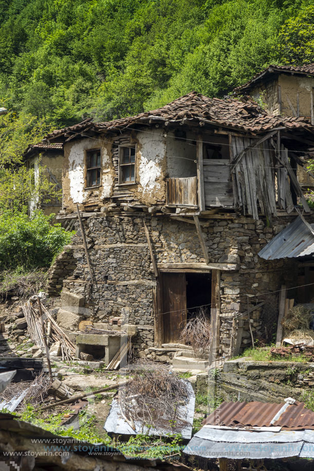 Село Пирин, Стари Къщи, Област Благоевград