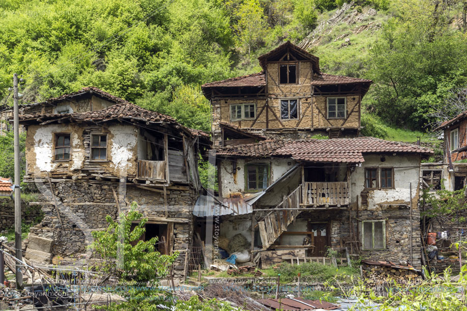 Село Пирин, Къщата на Пиринския Змей, Област Благоевград