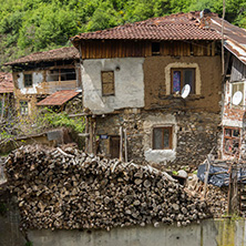 Село Пирин, Стари Къщи, Област Благоевград