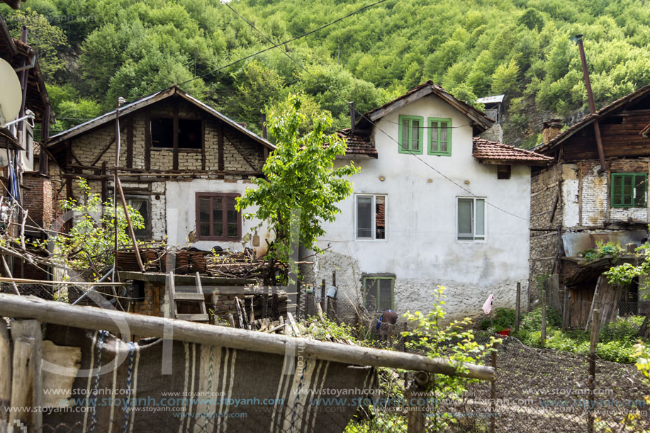 Село Пирин, Стари Къщи, Област Благоевград