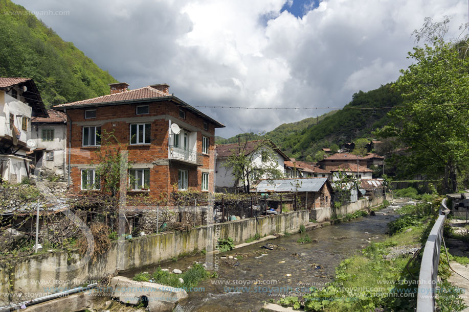 Село Пирин, Стари Къщи, Област Благоевград