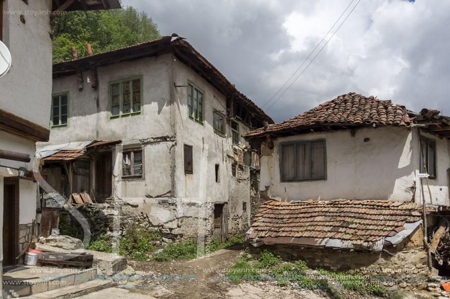 Село Пирин, Стари Къщи, Област Благоевград