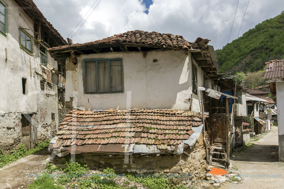 Село Пирин, Стари Къщи, Област Благоевград