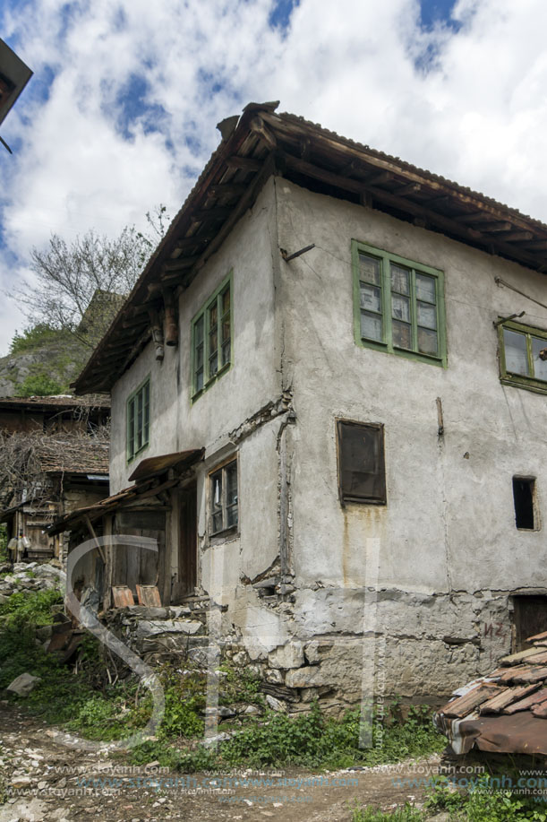 Село Пирин, Стари Къщи, Област Благоевград