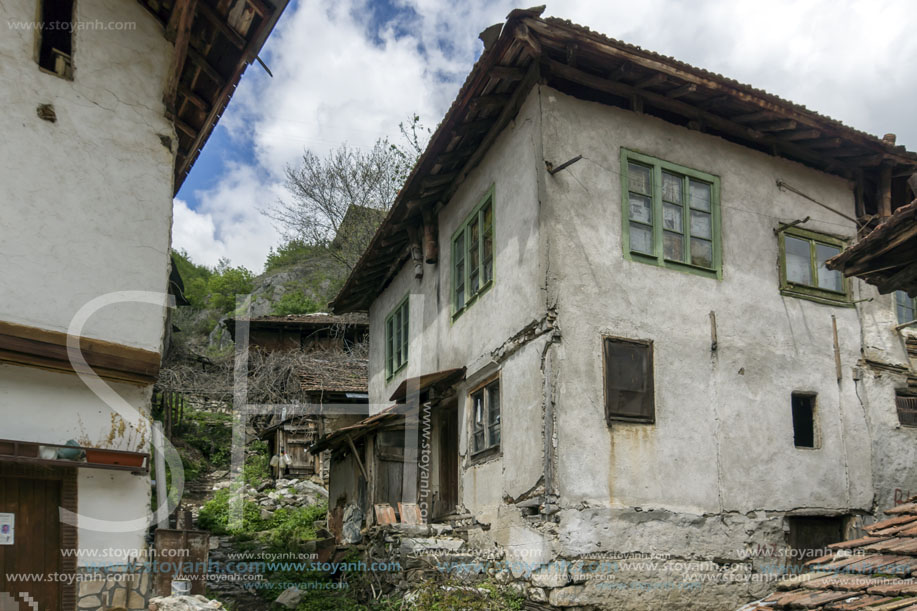 Село Пирин, Стари Къщи, Област Благоевград