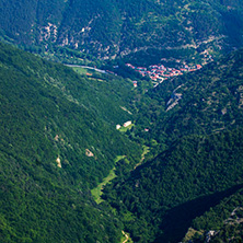 Изглед От Връх Червената Стена към село Бачково, Родопи Планина - Снимки от България, Курорти, Туристически Дестинации