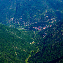 Изглед От Връх Червената Стена към село Бачково, Родопи Планина - Снимки от България, Курорти, Туристически Дестинации