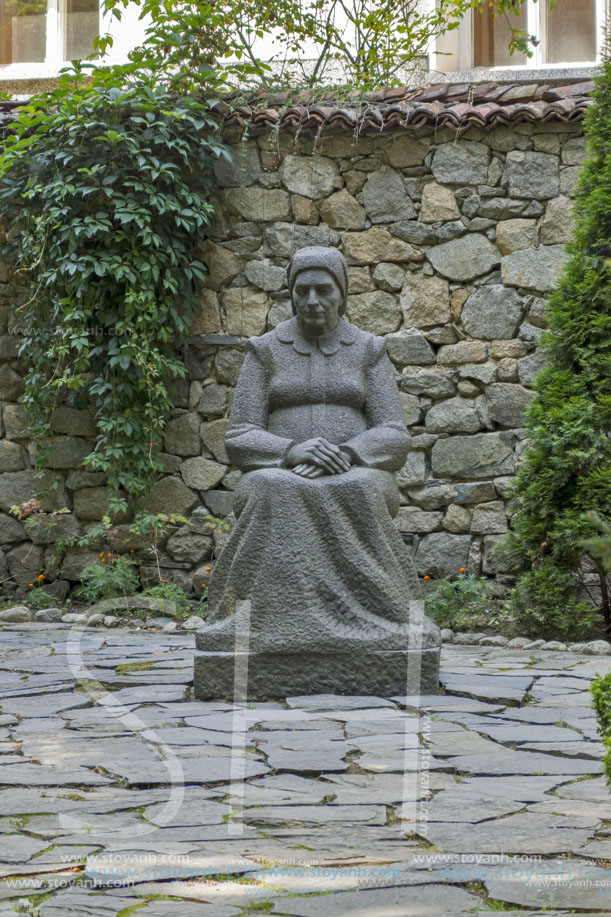 Калофер, Паметник на Майката на Христо Ботев, Област Пловдив