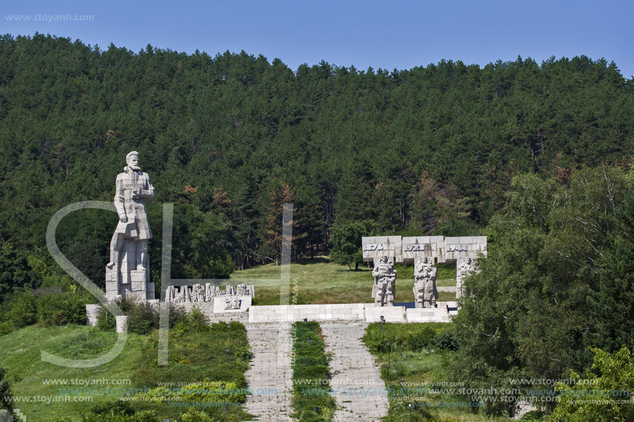 Калофер, Паметник На Христо Ботев, Област Пловдив