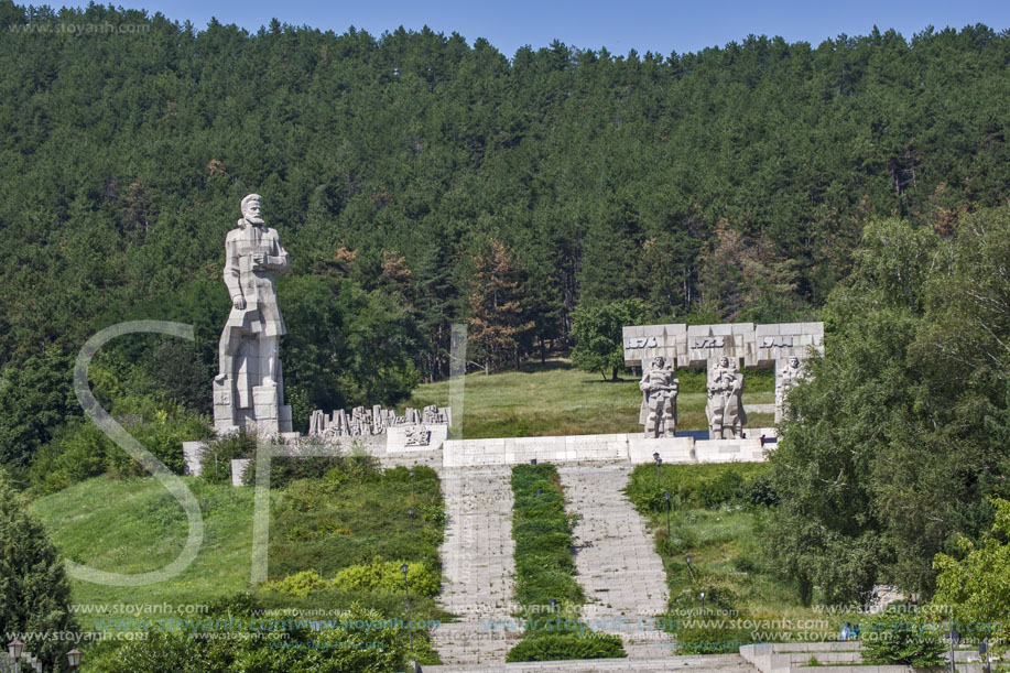 Калофер, Паметник На Христо Ботев, Област Пловдив