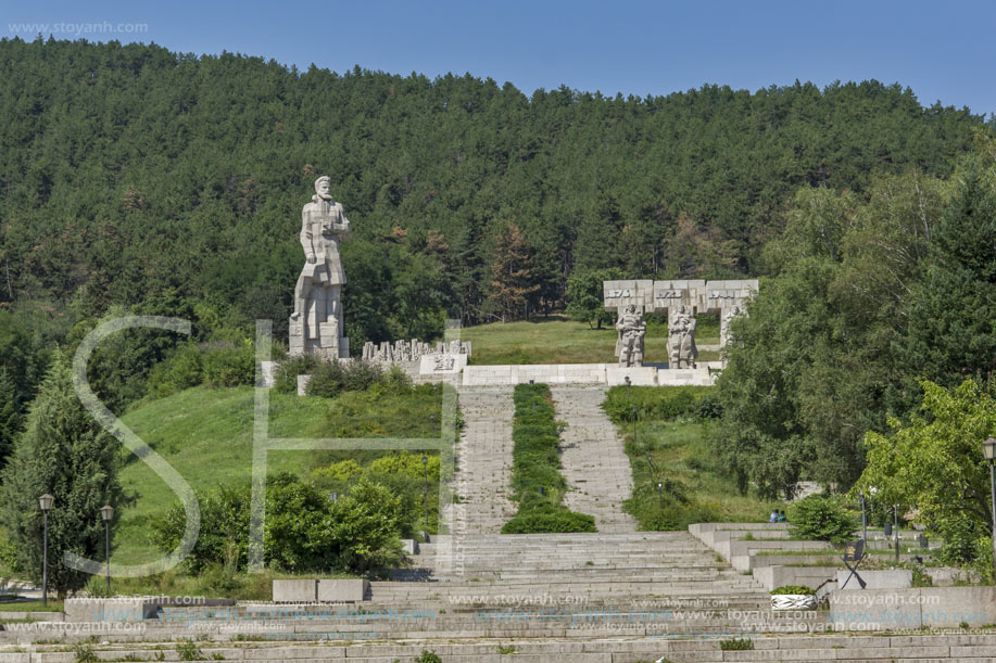 Калофер, Паметник На Христо Ботев, Област Пловдив