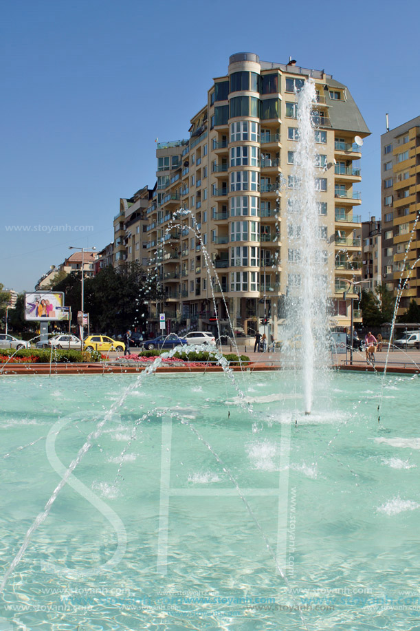 София, Южен Парк, входа на парка откъм булевард Витоша